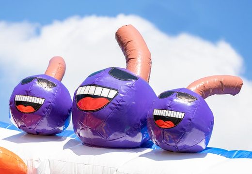 Toboágua inflável com tema caribenho com muitos objetos 3d para as crianças comprarem