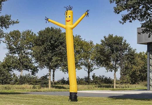Skytube insuflável de 6 ou 8 metros em amarelo para venda na JB Insuflaveis Portugal. Skydancers e skytubes padrão para qualquer evento estão disponíveis online
