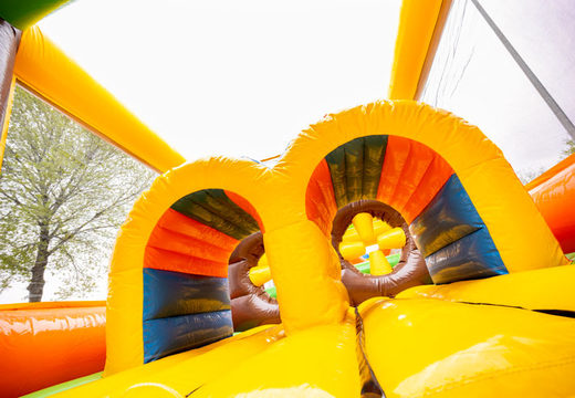 Mega pista de obstáculos com tema de selva à venda na JB Inflatables