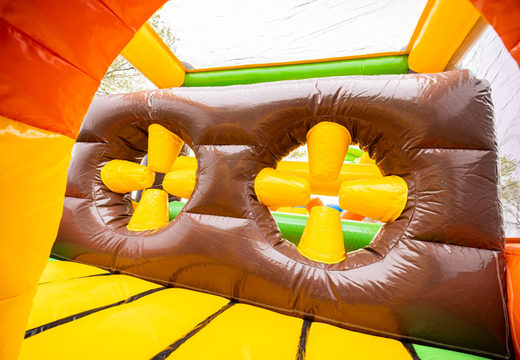 Encomende o curso de obstáculos temático da mega selva na JB Inflatables