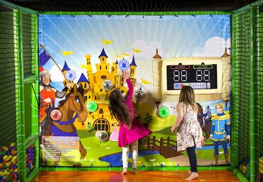 Compre a parede do playground IPS com local interativo para jogar jogos para crianças em castelos com tema de cavaleiros