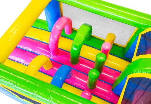 Pista de obstáculo inflável en Cores Alegres para crianças. Compre pistas de obstáculos infláveis ​​agora online em JB Insuflaveis Portugal