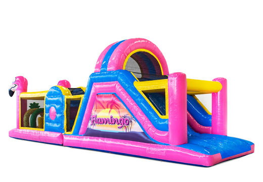 Castelo insuflável com pista de obstáculo no tema Flamingo para crianças. Compre pistas de obstáculos infláveis ​​agora online em JB Insuflaveis Portugal