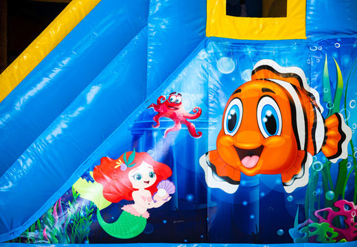 Peixes sereia e nemo no castelo inflável da JB inflatables
