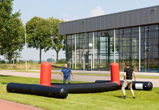 Jogue vôlei com os pés em um campo de futebol inflável à venda na JB Inflatables