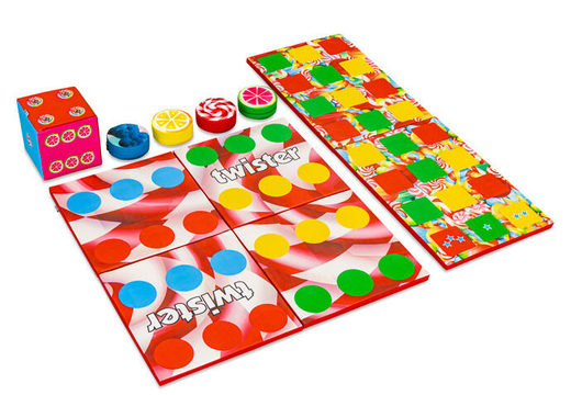 Conjunto de jogos colorido na parte de trás do Softplay no tema de doces