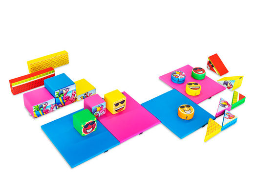 Conjunto de Softplay grande no tema Flamingo Hawaii com blocos coloridos para brincar