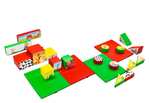 Conjunto de Softplay grande no tema de fazenda com blocos coloridos para brincar
